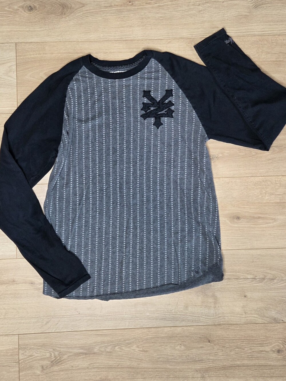 Zoo York Embroidered Logo Raglan Long Sleeve Shirt Gray Black Medium Skater